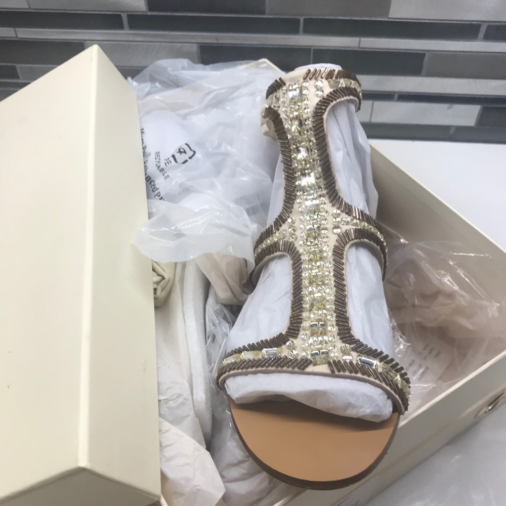 BRAND NEW BEAUTIFUL GLADIATOR SANDAL! SIZE 7